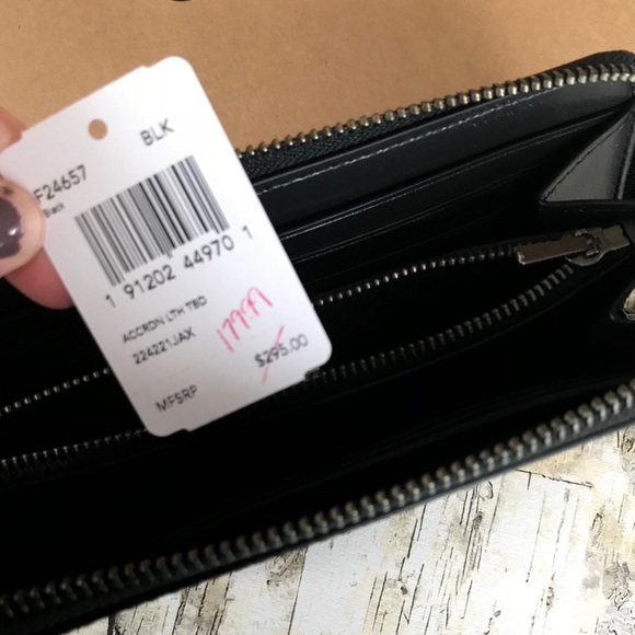 Coach black accordion wallet - Picture 5 of 5